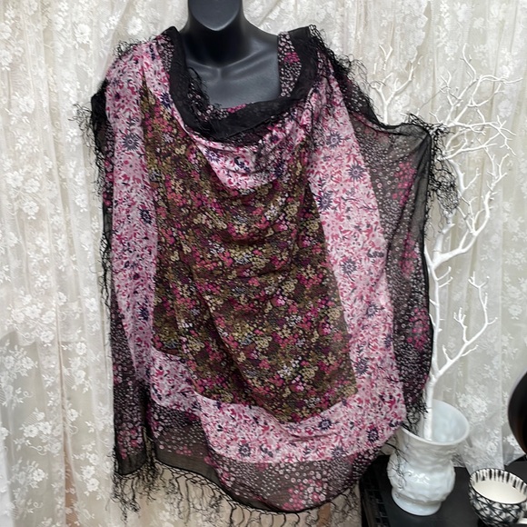 Vintage 80’s (yup, I’ve had that long 😉🤣) Purple Floral Scarf with Fringe - Picture 3 of 7